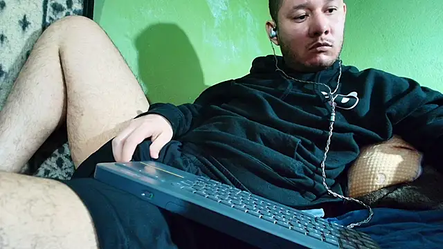Snapshot of sweet_cock28 chatting on January 31, 6:36 pm sweet cock28 online show from January 31, 6:36 pm