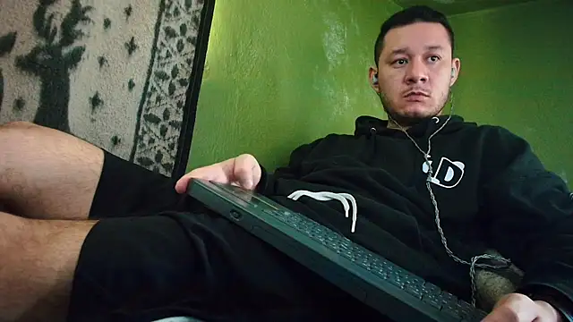 Snapshot of sweet_cock28 chatting on February 5, 3:31 pm sweet cock28 online show from February 5, 3:31 pm
