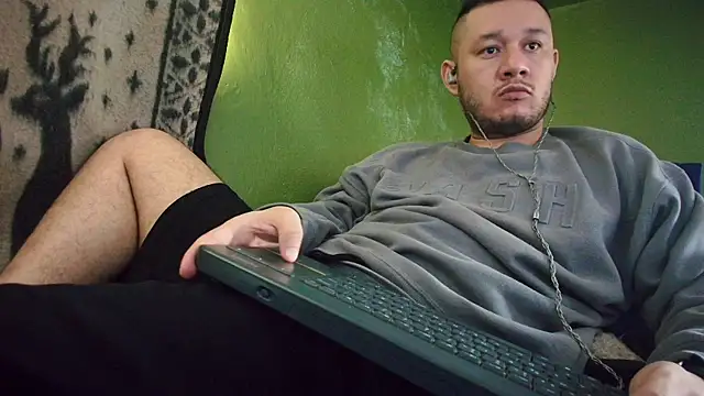Snapshot of sweet_cock28 chatting on February 8, 3:42 pm sweet cock28 online show from February 8, 3:42 pm