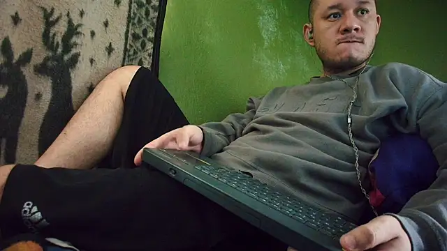 Snapshot of sweet_cock28 chatting on February 12, 3:27 pm sweet cock28 online show from February 12, 3:27 pm