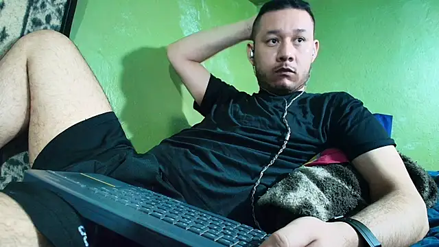 Snapshot of sweet_cock28 chatting on February 13, 6:38 pm sweet cock28 online show from February 13, 6:38 pm