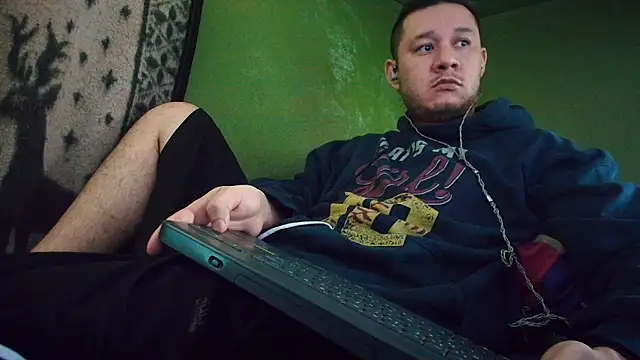 Snapshot of sweet_cock28 chatting on February 24, 3:31 pm sweet cock28 online show from February 24, 3:31 pm