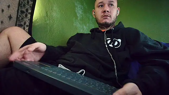 Snapshot of sweet_cock28 chatting on March 9, 2:54 pm sweet cock28 online show from March 9, 2:54 pm
