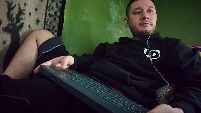 Snapshot of sweet_cock28 chatting on March 18, 3:42 pm sweet cock28 online show from March 18, 3:42 pm