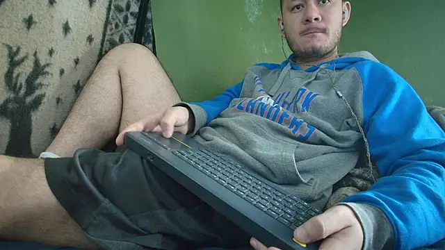 Snapshot of sweet_cock28 chatting on September 13, 3:34 pm sweet cock28 online show from September 13, 3:34 pm