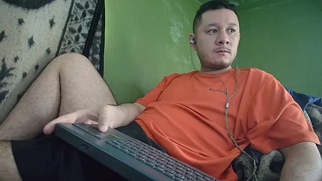 Snapshot of sweet_cock28 chatting on September 17, 3:24 pm sweet cock28 online show from September 17, 3:24 pm