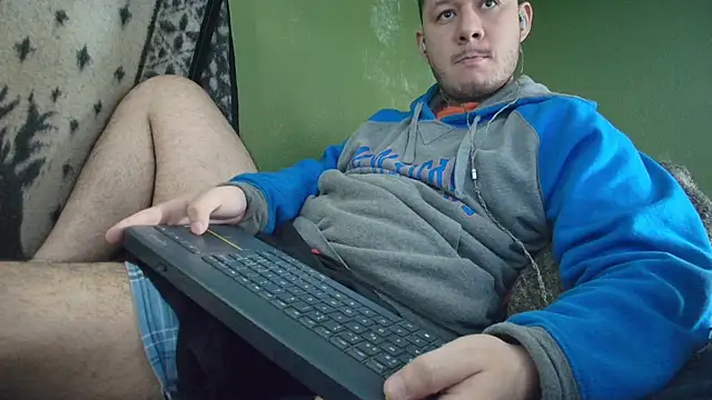 Snapshot of sweet_cock28 chatting on September 18, 3:47 pm sweet cock28 online show from September 18, 3:47 pm