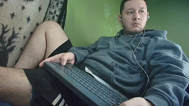 Snapshot of sweet_cock28 chatting on September 27, 3:28 pm sweet cock28 online show from September 27, 3:28 pm