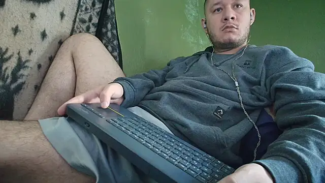 Snapshot of sweet_cock28 chatting on October 3, 3:31 pm sweet cock28 online show from October 3, 3:31 pm