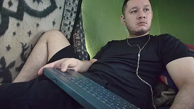 Snapshot of sweet_cock28 chatting on October 15, 3:34 pm sweet cock28 online show from October 15, 3:34 pm