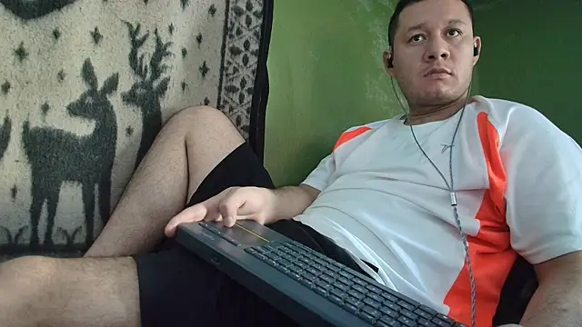 Snapshot of sweet_cock28 chatting on April 21, 3:17 pm sweet cock28 online show from April 21, 3:17 pm