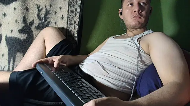 Snapshot of sweet_cock28 chatting on April 22, 3:31 am sweet cock28 online show from April 22, 3:31 am