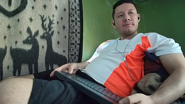 Snapshot of sweet_cock28 chatting on April 22, 3:35 pm sweet cock28 online show from April 22, 3:35 pm