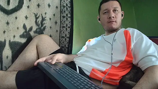 Snapshot of sweet_cock28 chatting on April 24, 3:47 pm sweet cock28 online show from April 24, 3:47 pm