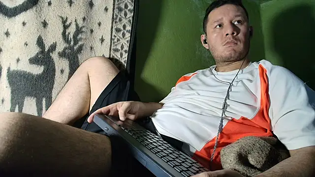 Snapshot of sweet_cock28 chatting on April 25, 3:53 am sweet cock28 online show from April 25, 3:53 am