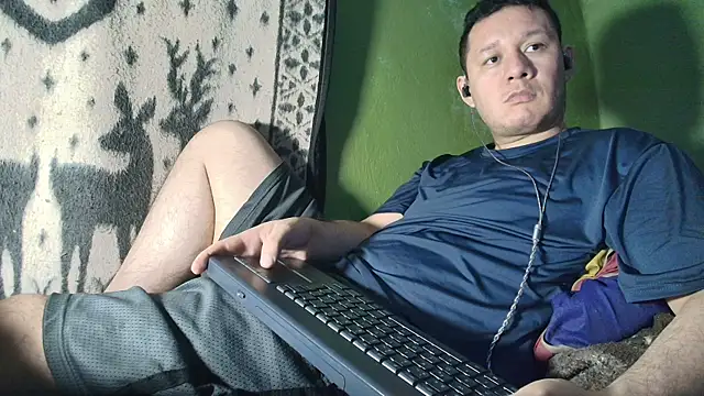 Snapshot of sweet_cock28 chatting on April 28, 3:00 am sweet cock28 online show from April 28, 3:00 am