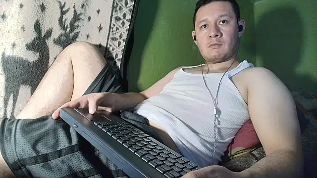 Snapshot of sweet_cock28 chatting on April 29, 3:32 am sweet cock28 online show from April 29, 3:32 am