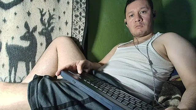 Snapshot of sweet_cock28 chatting on April 30, 2:40 am sweet cock28 online show from April 30, 2:40 am