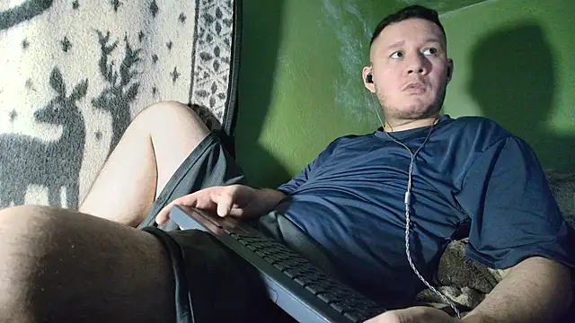 Snapshot of sweet_cock28 chatting on May 2, 3:22 am sweet cock28 online show from May 2, 3:22 am
