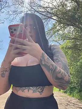 Mia-Bremer online show from April 16, 10:16 am