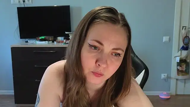 VioletLily online show from August 3, 4:11 pm