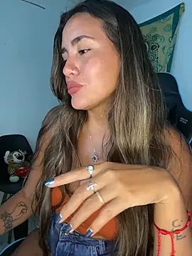 Snapshot of fenixgre chatting on November 5, 7:36 pm fenixgre online show from November 5, 7:36 pm