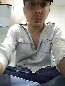Snapshot of axeldaviid chatting on March 7, 2:30 am axeldaviid online show from March 7, 2:30 am