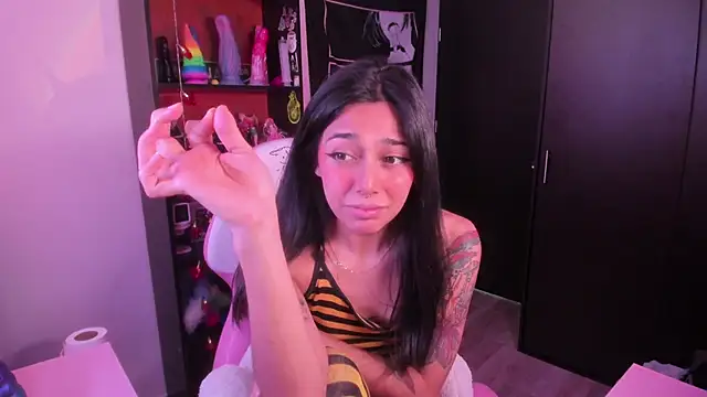 amber yull online show from April 24, 3:36 pm