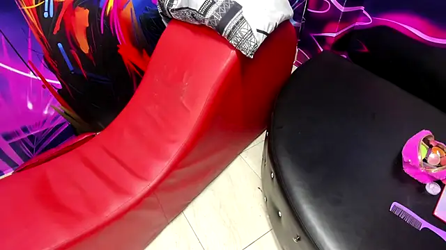 hot-threesome online show from November 27, 4:14 am