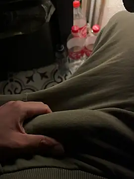 Snapshot of Nando chatting on February 18, 5:42 pm Nando online show from February 18, 5:42 pm