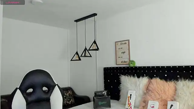 natasha logan  online show from March 2, 4:07 am