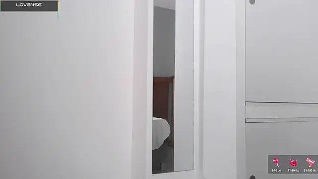 mini kunis online show from December 18, 7:42 pm