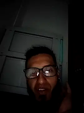 Snapshot of leo_logan chatting on December 22, 6:10 am leo logan online show from December 22, 6:10 am