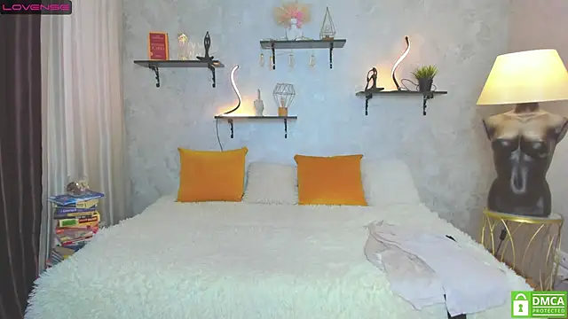 Snapshot of StripBianka chatting on January 24, 6:35 am StripBianka online show from January 24, 6:35 am