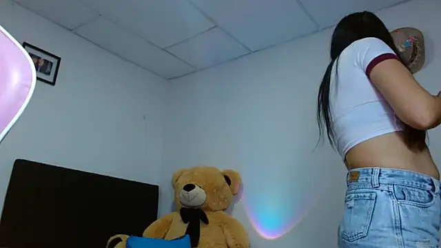 Dakota bumm online show from February 13, 7:10 pm