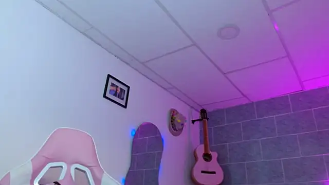 Dakota bumm online show from April 11, 4:44 pm