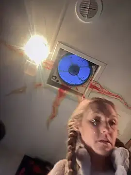 GoldenFlameGoddess online show from March 18, 2:15 am