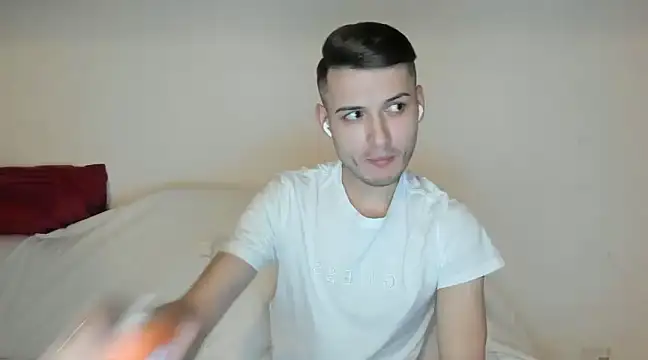 Snapshot of andboyfor6 chatting on December 4, 12:14 pm andboyfor6 online show from December 4, 12:14 pm