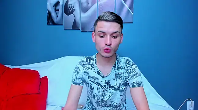 Snapshot of andboyfor6 chatting on January 29, 3:44 am andboyfor6 online show from January 29, 3:44 am