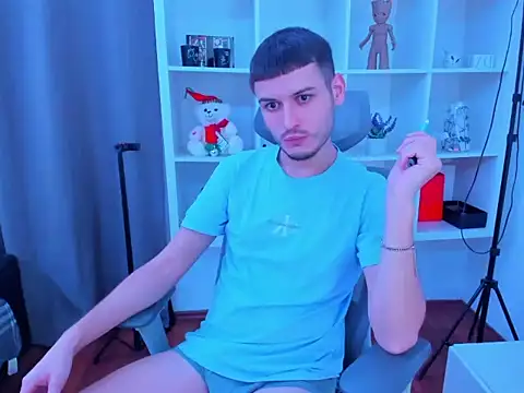 andboyfor6 online show from December 22, 11:40 am