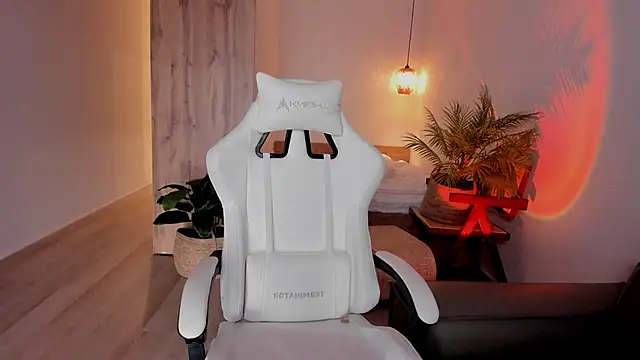 LilyRaisa online show from March 16, 5:24 am