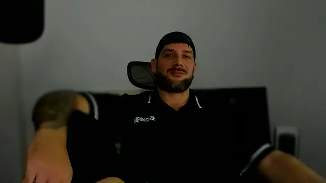 Snapshot of LexXHardy chatting on January 26, 12:05 am LexXHardy online show from January 26, 12:05 am