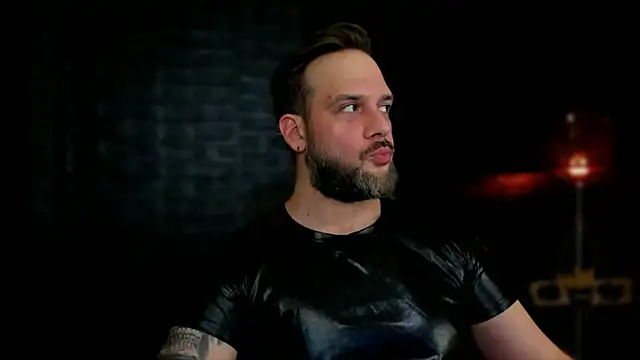 Snapshot of LexXHardy chatting on January 28, 3:47 am LexXHardy online show from January 28, 3:47 am