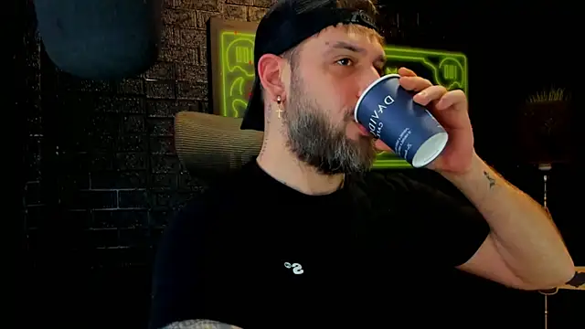 Snapshot of LexXHardy chatting on February 2, 7:20 am LexXHardy online show from February 2, 7:20 am