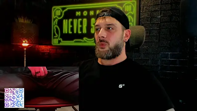 Snapshot of LexXHardy chatting on February 2, 10:24 am LexXHardy online show from February 2, 10:24 am