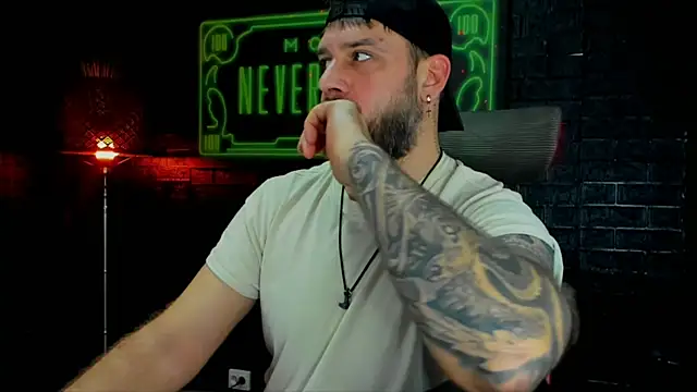 Snapshot of LexXHardy chatting on February 3, 6:45 am LexXHardy online show from February 3, 6:45 am