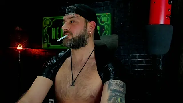 Snapshot of LexXHardy chatting on February 3, 9:52 am LexXHardy online show from February 3, 9:52 am