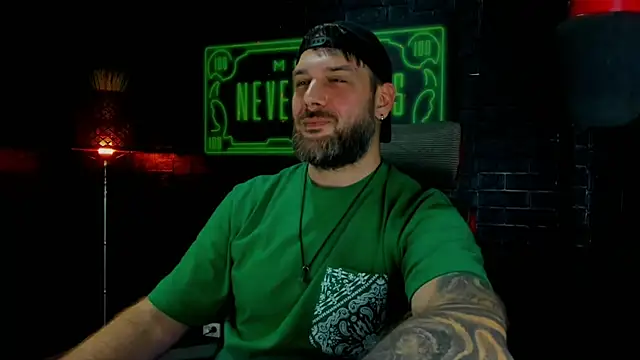 Snapshot of LexXHardy chatting on February 4, 9:49 am LexXHardy online show from February 4, 9:49 am