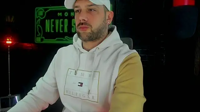 Snapshot of LexXHardy chatting on February 7, 7:29 am LexXHardy online show from February 7, 7:29 am