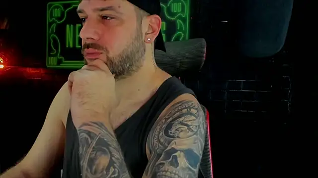 Snapshot of LexXHardy chatting on February 8, 7:37 am LexXHardy online show from February 8, 7:37 am